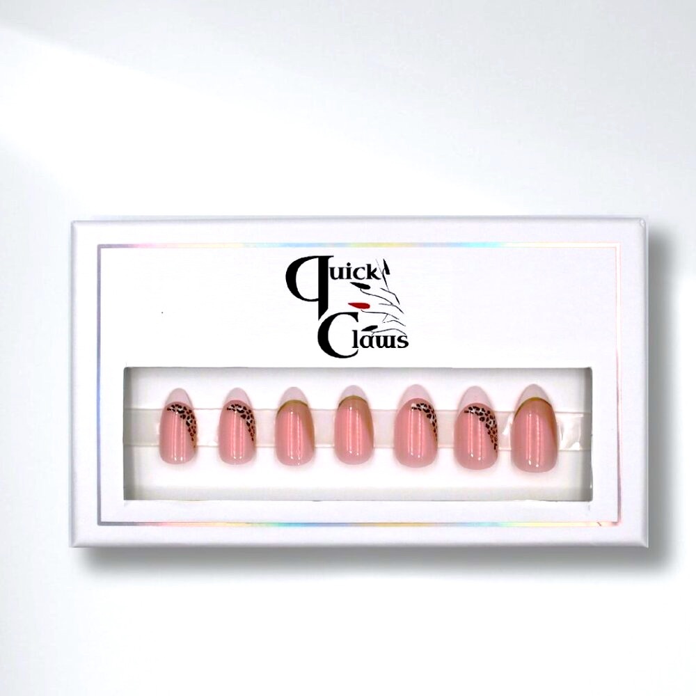 Cheetah-Design Almond Press-On Nails